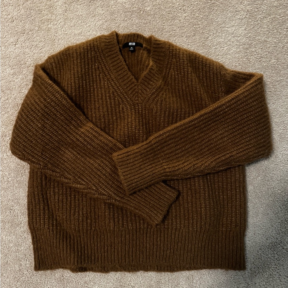 UNIQLO Brown Ribbed V‑Neck Women's Sweater